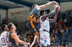 Basketball, ABL 2016/17, Grunddurchgang 2.Runde, Oberwart Gunners, Klosterneuburg Dukes, Cedric Kuakumensah (5), Jozo Rados (11)