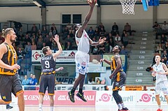 Basketball, ABL 2016/17, Grunddurchgang 2.Runde, Oberwart Gunners, Klosterneuburg Dukes, Cedric Kuakumensah (5), Maurice Barrow (6)