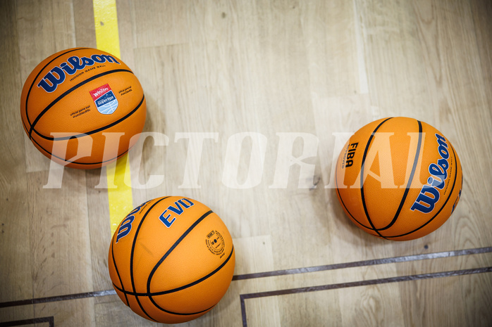 Basketball, Basketball Zweite Liga 2024/25, Grunddurchgang 3.Runde, Vienna Timberwolves, Vienna United, Feature, Ball