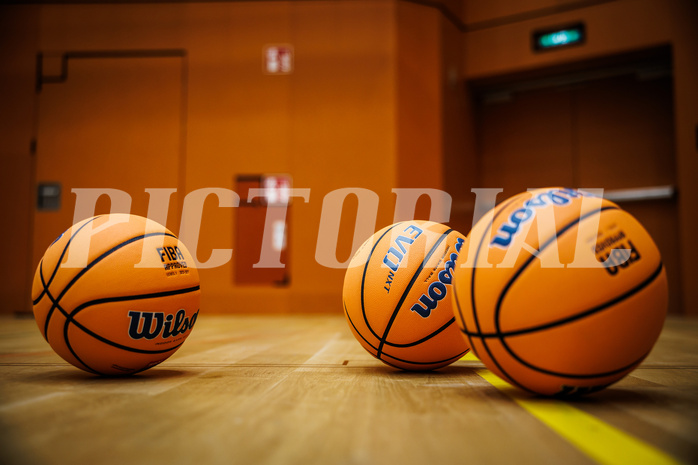 Basketball, Basketball Zweite Liga 2024/25, Grunddurchgang 3.Runde, Vienna Timberwolves, Vienna United, Feature, Ball