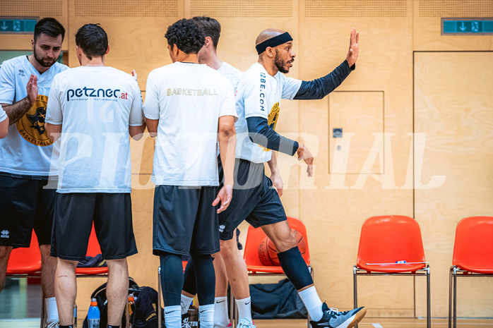 Basketball, Basketball Zweite Liga 2022/23, Playoff Viertelfinale Spiel 3, Mistelbach Mustangs, Wörthersee Piraten, Shawn L. Ray (6)