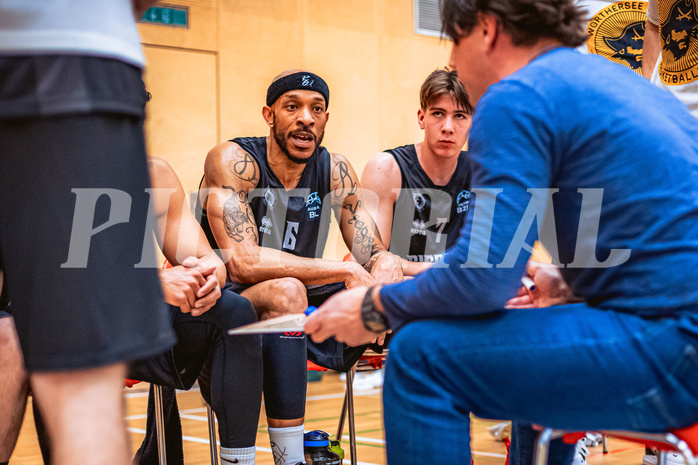 Basketball, Basketball Zweite Liga 2022/23, Playoff Viertelfinale Spiel 3, Mistelbach Mustangs, Wörthersee Piraten, Shawn L. Ray (6)