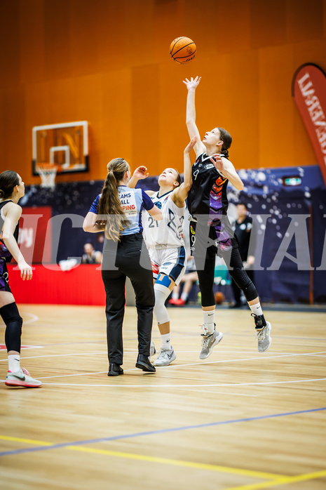 Basketball, Win2Day Basketball Damen Superliga 2023/24, Grunddurchgang 12.Runde, Vienna Timberwolves, Vienna United, Petra Pammer (21), Antonia Reissner (9)