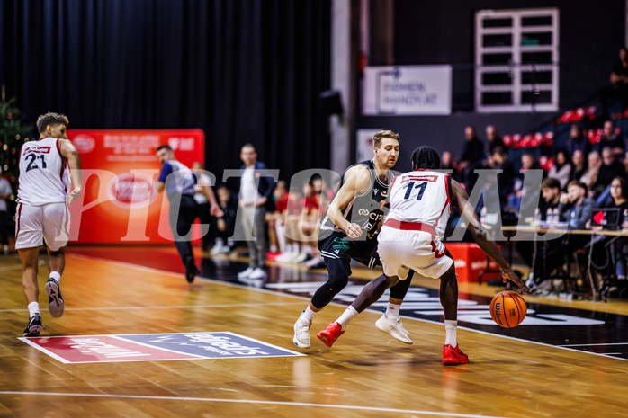 Basketball, Win2Day Superliga 2024/25, Grunddurchgang 10.Runde, BC Vienna, Fürstenfeld Panthers, Georg Wolf (7), Julio Calver de Assis Afonso (11)