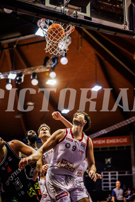 Basketball, Win2Day Superliga 2024/25, Grunddurchgang 10.Runde, BC Vienna, Fürstenfeld Panthers, Aron Stazic (21), Leon Bulic (9)