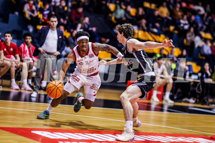 Basketball, Win2Day Superliga 2024/25, Grunddurchgang 10.Runde, BC Vienna, Fürstenfeld Panthers, Zac Owens (2), Jonathan Wess (14)