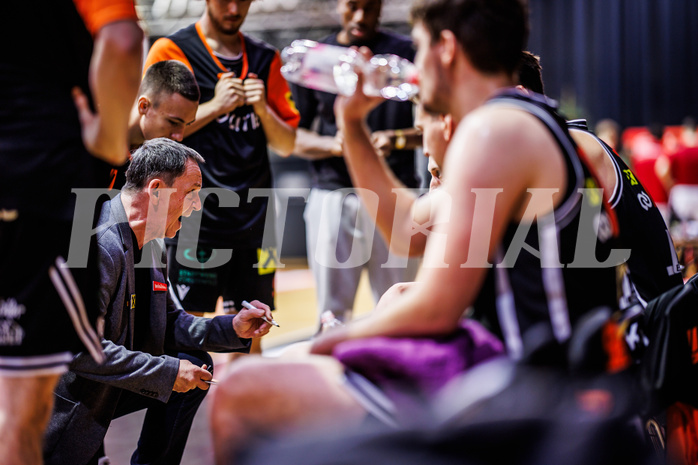 Basketball, Win2Day Superliga 2024/25, Grunddurchgang 10.Runde, BC Vienna, Fürstenfeld Panthers, Pit Stahl (Head Coach)
