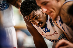 Basketball, bet-at-home Basketball Superliga 2021/22, Grunddurchgang Runde 16, Oberwart Gunners, Klosterneuburg Dukes, Emondre Rickman (14)
