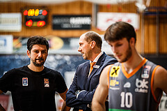 Basketball, bet-at-home Basketball Superliga 2021/22, Grunddurchgang Runde 16, Oberwart Gunners, Klosterneuburg Dukes, Christopher O´Shea (Head Coach), Damir Zeleznik (Ass. Coach)