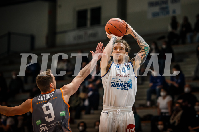 Basketball, bet-at-home Basketball Superliga 2021/22, Grunddurchgang Runde 16, Oberwart Gunners, Klosterneuburg Dukes, Travis Atson (4)