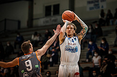 Basketball, bet-at-home Basketball Superliga 2021/22, Grunddurchgang Runde 16, Oberwart Gunners, Klosterneuburg Dukes, Travis Atson (4)