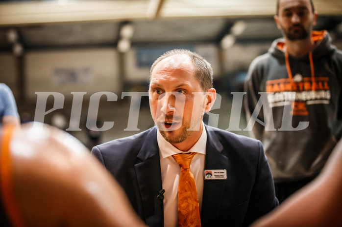 Basketball, bet-at-home Basketball Superliga 2021/22, Grunddurchgang Runde 16, Oberwart Gunners, Klosterneuburg Dukes, Christopher O´Shea (Head Coach)
