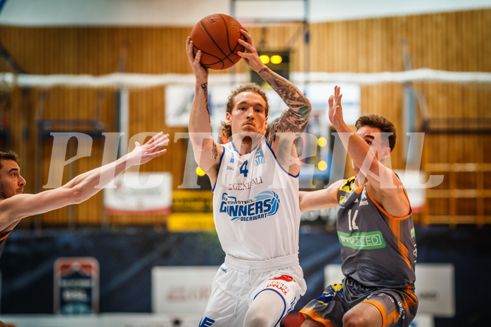 Basketball, bet-at-home Basketball Superliga 2021/22, Grunddurchgang Runde 16, Oberwart Gunners, Klosterneuburg Dukes, Travis Atson (4)