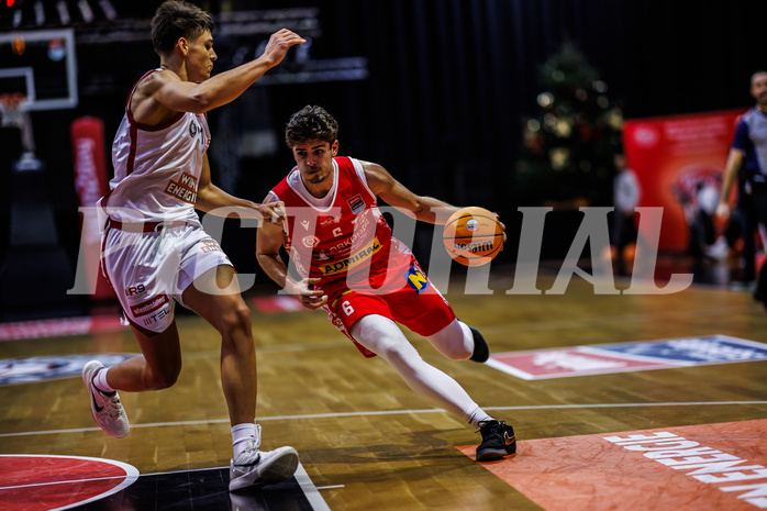 Basketball, Win2Day Superliga 2024/25, Grunddurchgang 13.Runde, BC Vienna, Traiskirchen Lions, Aron Stazic (21), Aleksej Kostic (6)