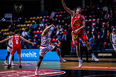 Basketball, Win2Day Superliga 2024/25, Grunddurchgang 13.Runde, BC Vienna, Traiskirchen Lions, Mustafa Hassan Zadeh (5), Nils Kühteubl (12)