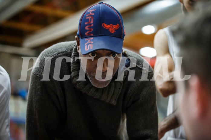 Basketball, Basketball Zweite Liga, Grunddurchgang 7.Runde, Basket Flames, Mistelbach Mustangs, Renaldo O´Neal (Ass. Coach)