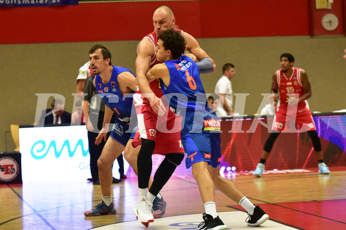 Basketball Superliga 2019/20, Grunddurchgang 8.Runde Flyers Wels vs. Kapfenberg, Lukas Hahn (6) vs Tilo Klette (14)

