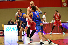 Basketball Superliga 2019/20, Grunddurchgang 8.Runde Flyers Wels vs. Kapfenberg, Lukas Hahn (6) vs Tilo Klette (14)

