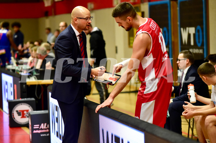 Basketball Superliga 2019/20, Grunddurchgang 8.Runde Flyers Wels vs. Kapfenberg, Sebastian Waser (Head Coach), Benjamin Blazevic (12)


