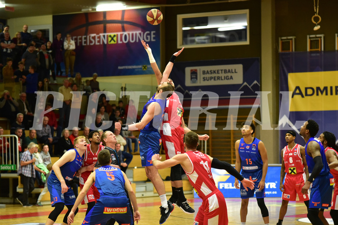 Basketball Superliga 2019/20, Grunddurchgang 8.Runde Flyers Wels vs. Kapfenberg, Benjamin Blazevic (12) vs Marino Sarlija (12)


