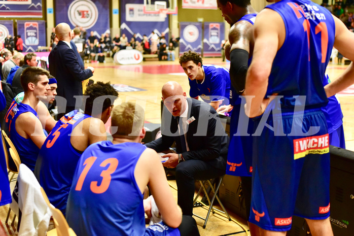 Basketball Superliga 2019/20, Grunddurchgang 8.Runde Flyers Wels vs. Kapfenberg, Mike Coffin (Head Coach), Zachary Braxton (13) 


