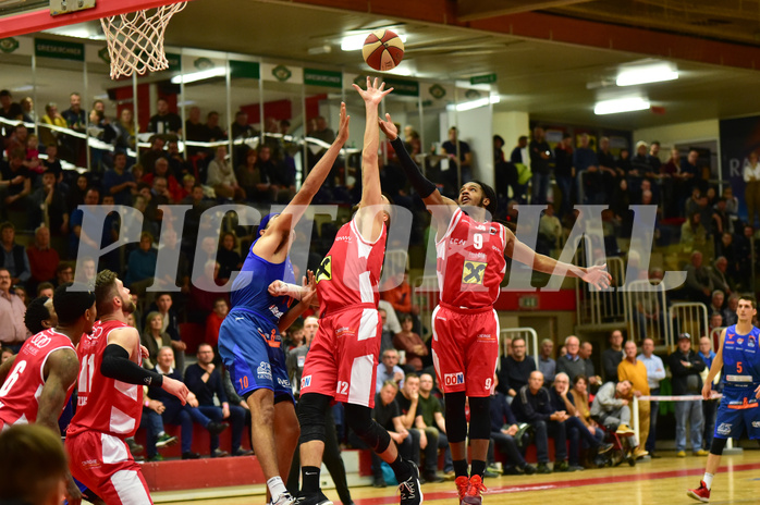Basketball Superliga 2019/20, Grunddurchgang 8.Runde Flyers Wels vs. Kapfenberg, Jeremy Jones (10),Benjamin Blazevic (12),Cameron DeLaney (9)


