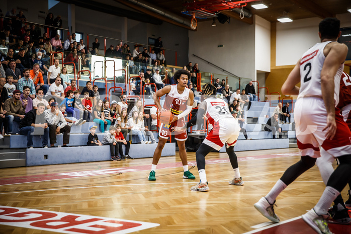 Basketball, win2day Basketball Superliga 2022/23, Grunddurchgang 1.Runde, Traiskirchen Lions, BC GGMT Vienna, Evan Taylor (10)