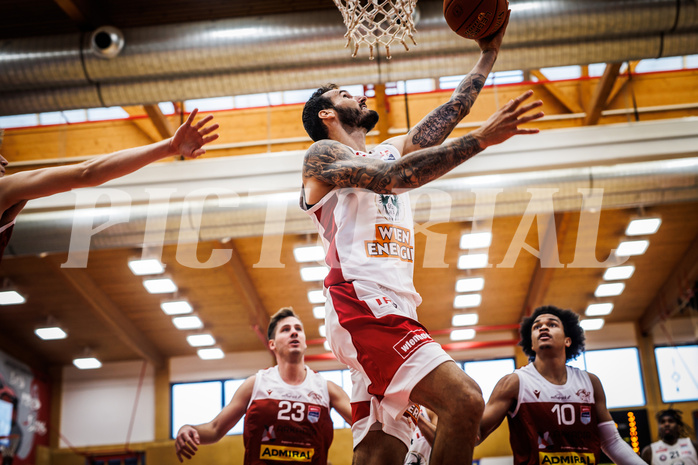 Basketball, win2day Basketball Superliga 2022/23, Grunddurchgang 1.Runde, Traiskirchen Lions, BC GGMT Vienna, Ivan Siriscevic (17)