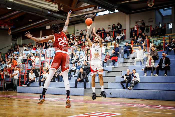 Basketball, win2day Basketball Superliga 2022/23, Grunddurchgang 1.Runde, Traiskirchen Lions, BC GGMT Vienna, Ivan Siriscevic (17)