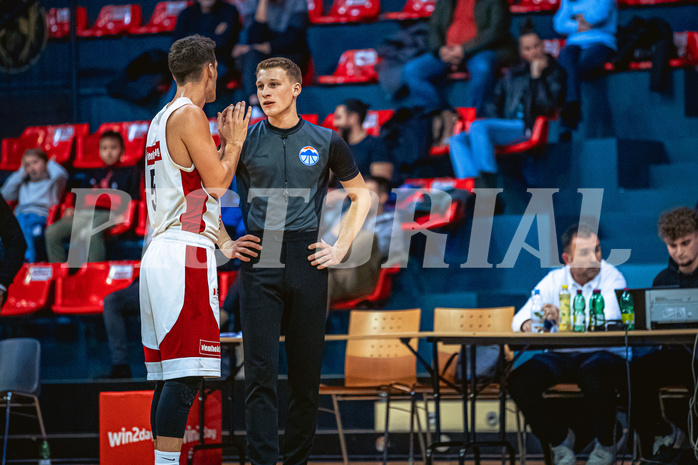Basketball, Win2Day Superliga 2022/23, Grunddurchgang 14.Runde, BC GGMT Vienna, Unger Steel Gunners Oberwart, Bogic Vujosevic (5), SR Timo Axmann