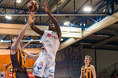 Basketball, ABL 2016/17, Grunddurchgang 22.Runde, Oberwart Gunners, Klosterneuburg Dukes, Jamari Traylor (9), Gorgi Bezhanishvili (17)