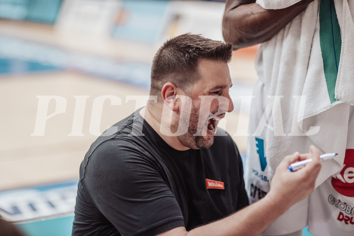 Basketball, Basketball Superliga 2023/24 , F 2, Oberwart Gunners, UBSC Graz, Horst Leitner (Head Coach)