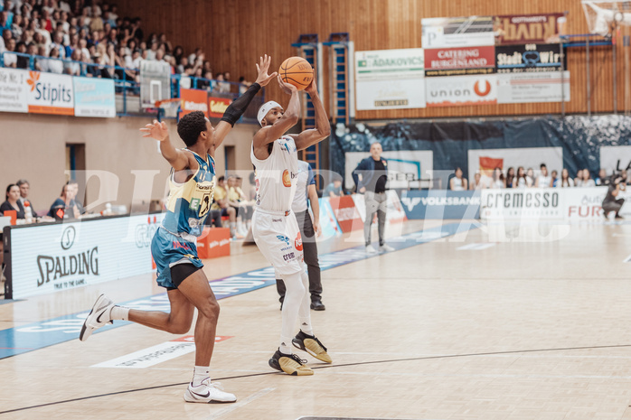 Basketball, Basketball Superliga 2023/24 , F 2, Oberwart Gunners, UBSC Graz, Fran Vidovic (17)), Derrek Brooks (11)