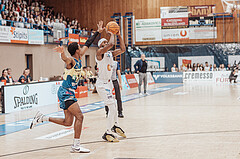 Basketball, Basketball Superliga 2023/24 , F 2, Oberwart Gunners, UBSC Graz, Fran Vidovic (17)), Derrek Brooks (11)