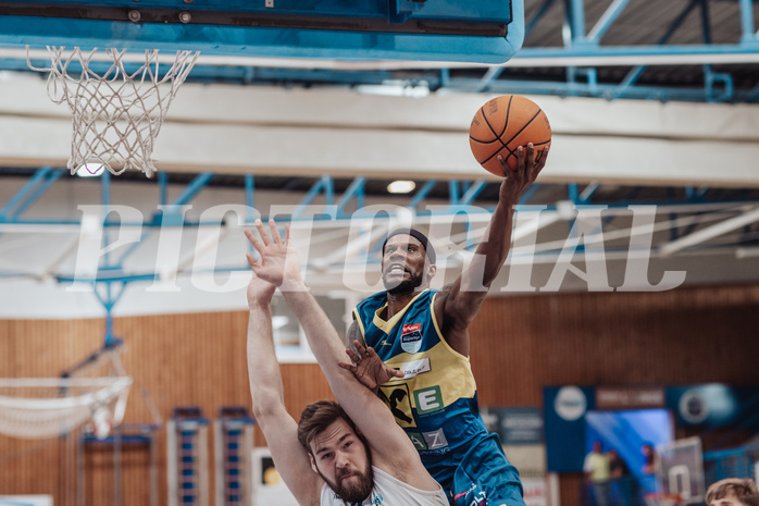 Basketball, Basketball Superliga 2023/24 , F 2, Oberwart Gunners, UBSC Graz, Daniel Koeppel (14), Jeremy Smith (4)