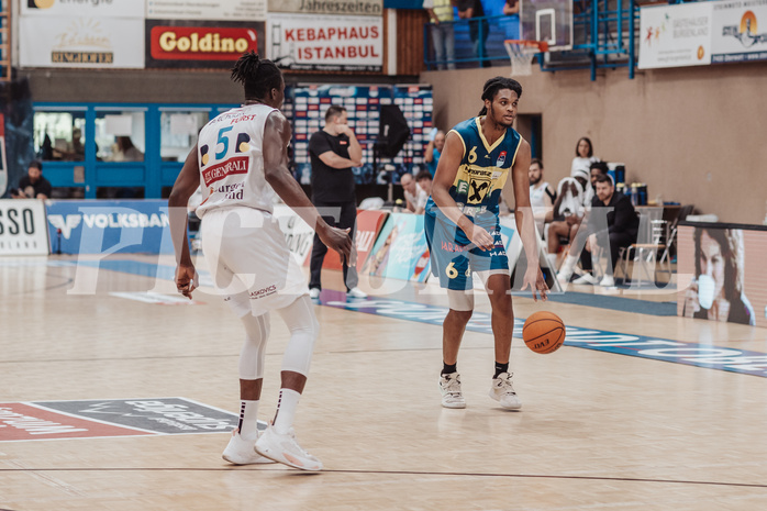 Basketball, Basketball Superliga 2023/24 , F 2, Oberwart Gunners, UBSC Graz, Shaquille Rombley (5), Jalen Shaw (6)