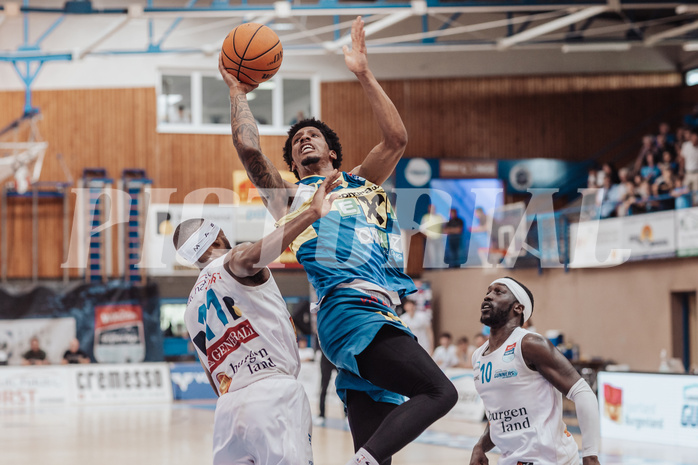 Basketball, Basketball Superliga 2023/24 , F 2, Oberwart Gunners, UBSC Graz, Derrek Brooks (11), Christian Brandon (18), Munis Tutu (10)