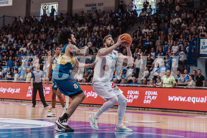 Basketball, Basketball Superliga 2023/24 , F 2, Oberwart Gunners, UBSC Graz, Avery Diggs (8), Daniel Koeppel (14)