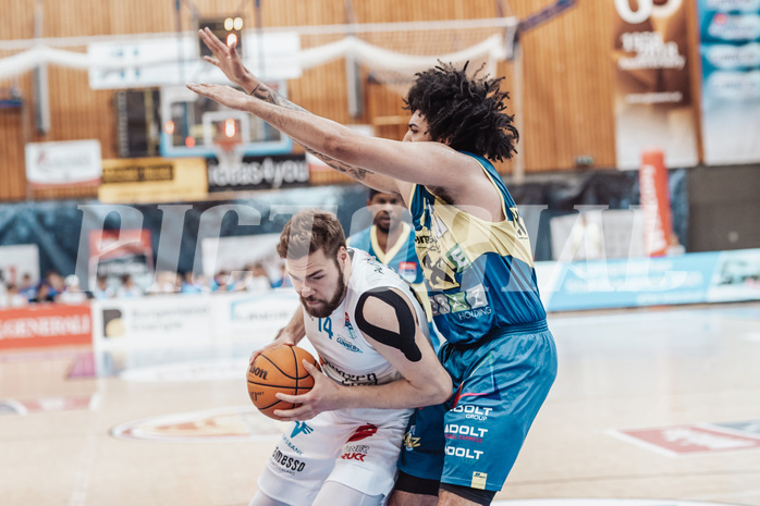Basketball, Basketball Superliga 2023/24 , F 2, Oberwart Gunners, UBSC Graz, Daniel Koeppel (14), Avery Diggs (8)