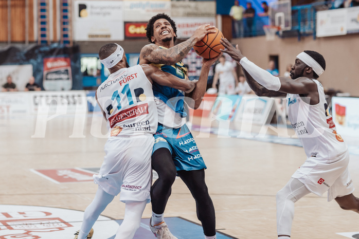 Basketball, Basketball Superliga 2023/24 , F 2, Oberwart Gunners, UBSC Graz, Derrek Brooks (11), Christian Brandon (18), Munis Tutu (10)