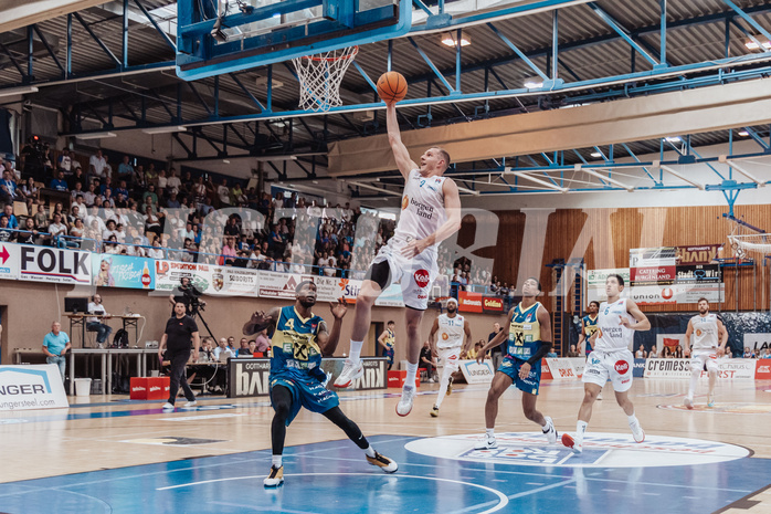 Basketball, Basketball Superliga 2023/24 , F 2, Oberwart Gunners, UBSC Graz, Jeremy Smith (4), Edi Patekar (9)
