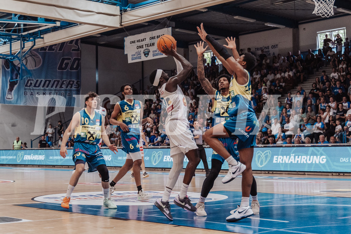 Basketball, Basketball Superliga 2023/24 , F 2, Oberwart Gunners, UBSC Graz, Elias Podany (10), Jalen Shaw (6), Munis Tutu (10), Christian Brandon (18), Fran Vidovic (17)