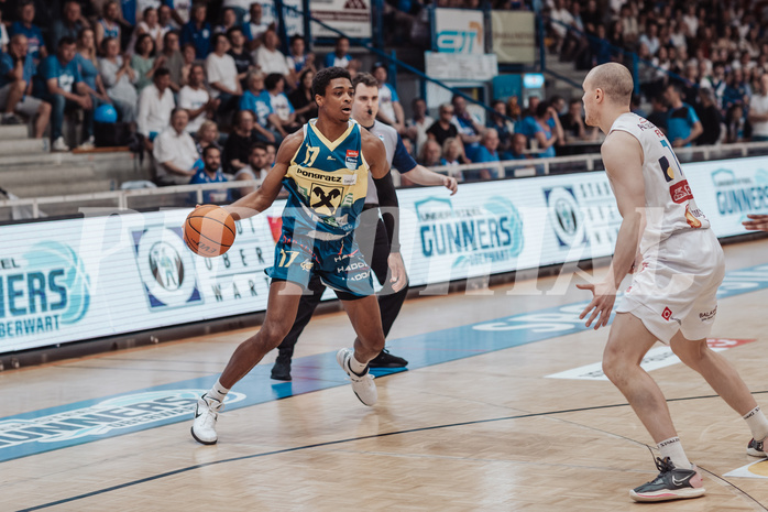 Basketball, Basketball Superliga 2023/24 , F 2, Oberwart Gunners, UBSC Graz, Fran Vidovic (17), Sebastian Kaeferle (7)
