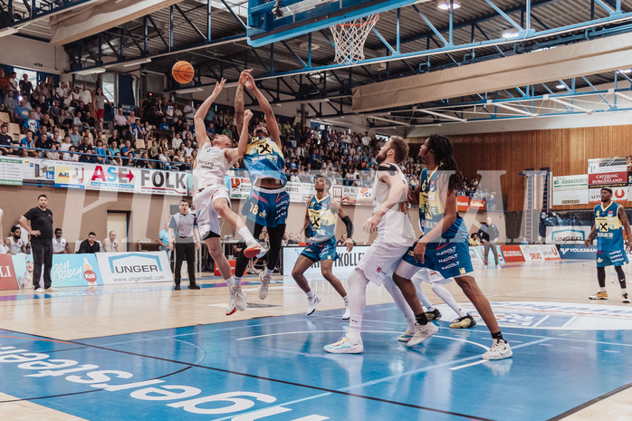 Basketball, Basketball Superliga 2023/24 , F 2, Oberwart Gunners, UBSC Graz, Edi Patekar (9), Christian Brandon (18), Fran Vidovic (17), Daniel Koeppel (14), Jalen Shaw (6)