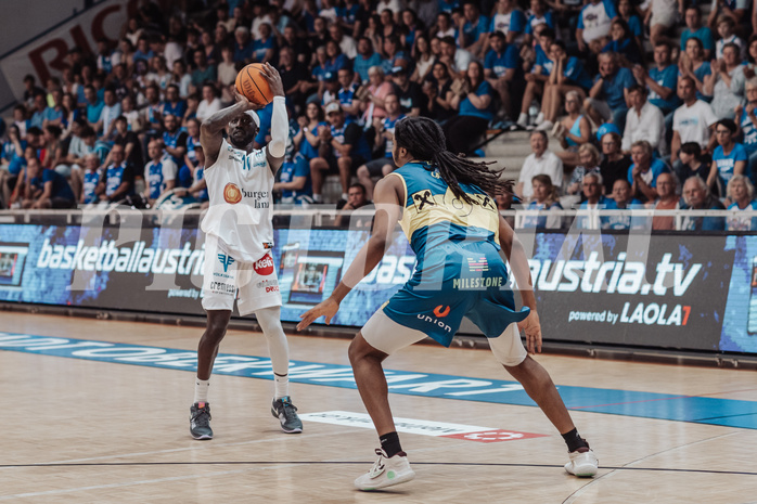 Basketball, Basketball Superliga 2023/24 , F 2, Oberwart Gunners, UBSC Graz, Munis Tutu (10), Jalen Shaw (6)