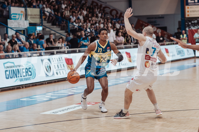Basketball, Basketball Superliga 2023/24 , F 2, Oberwart Gunners, UBSC Graz, Fran Vidovic (17), Sebastian Kaeferle (7)