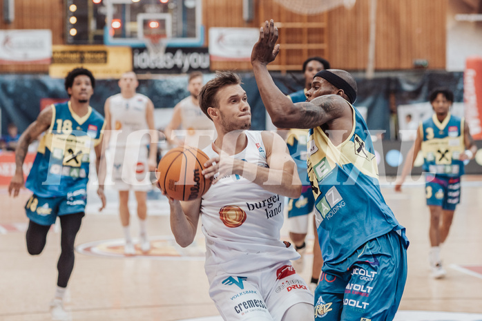 Basketball, Basketball Superliga 2023/24 , F 2, Oberwart Gunners, UBSC Graz, Jonathan Knessl (12), Jeremy Smith (4)
