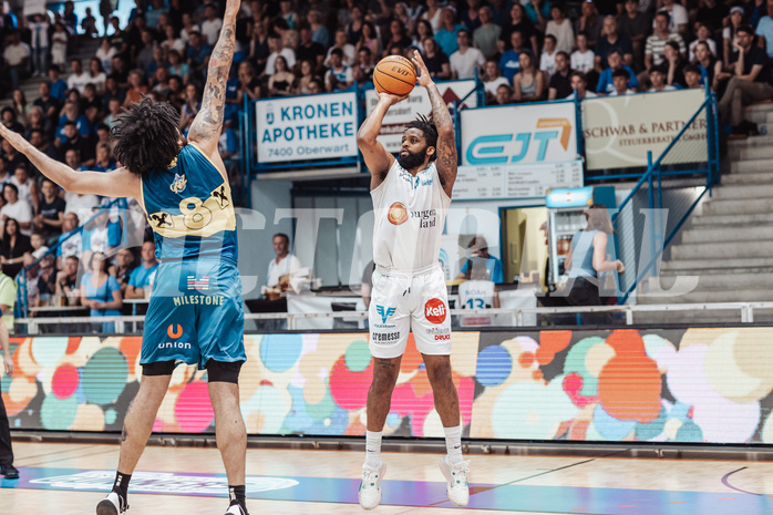 Basketball, Basketball Superliga 2023/24 , F 2, Oberwart Gunners, UBSC Graz, Avery Diggs (8), Kris Monroe (13)