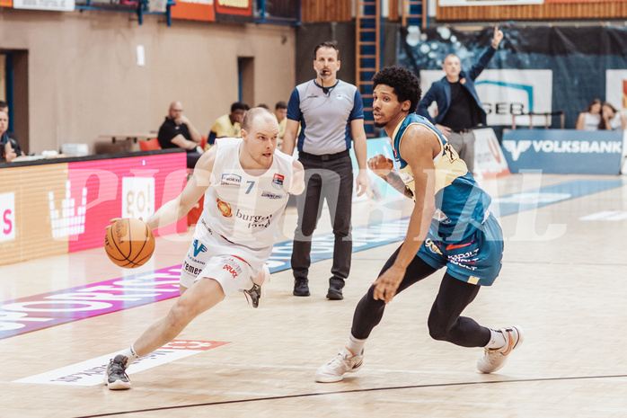 Basketball, Basketball Superliga 2023/24 , F 2, Oberwart Gunners, UBSC Graz, Sebastian Kaeferle (7), Christian Brandon (18)