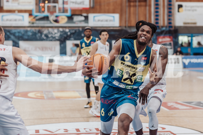 Basketball, Basketball Superliga 2023/24 , F 2, Oberwart Gunners, UBSC Graz, Jalen Shaw (6), Shaquille Rombley (5)